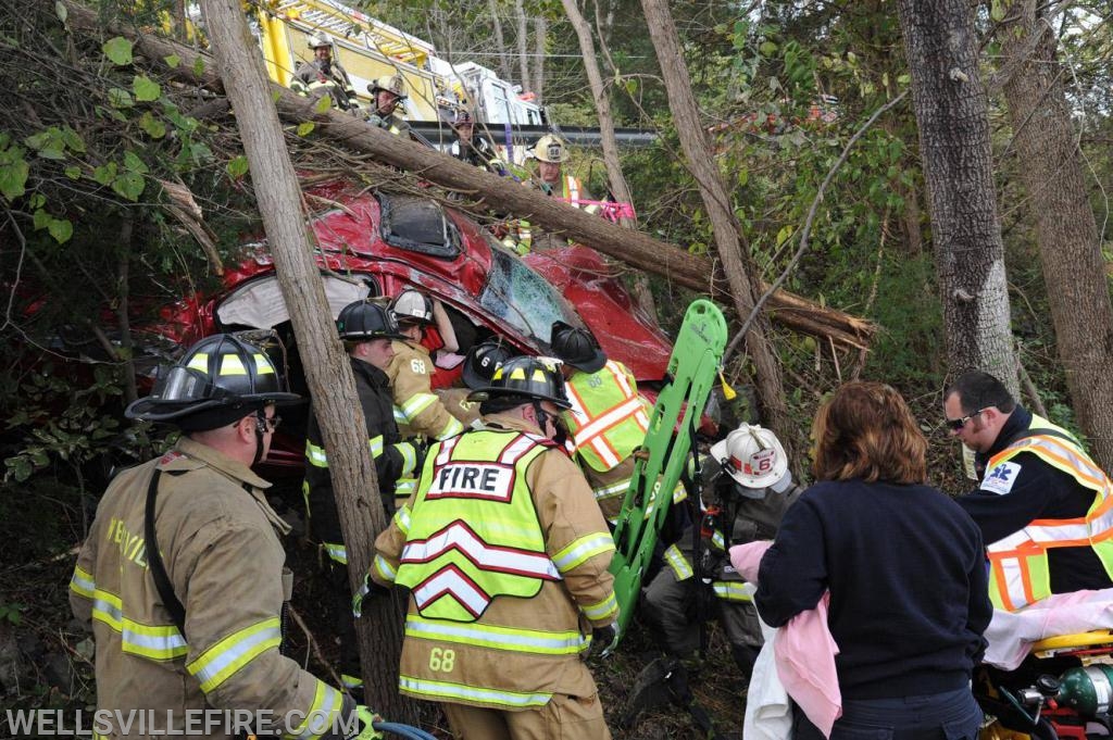 10/26/18 - MVA with entrapment on Alpine Road. Photos by Curt Werner